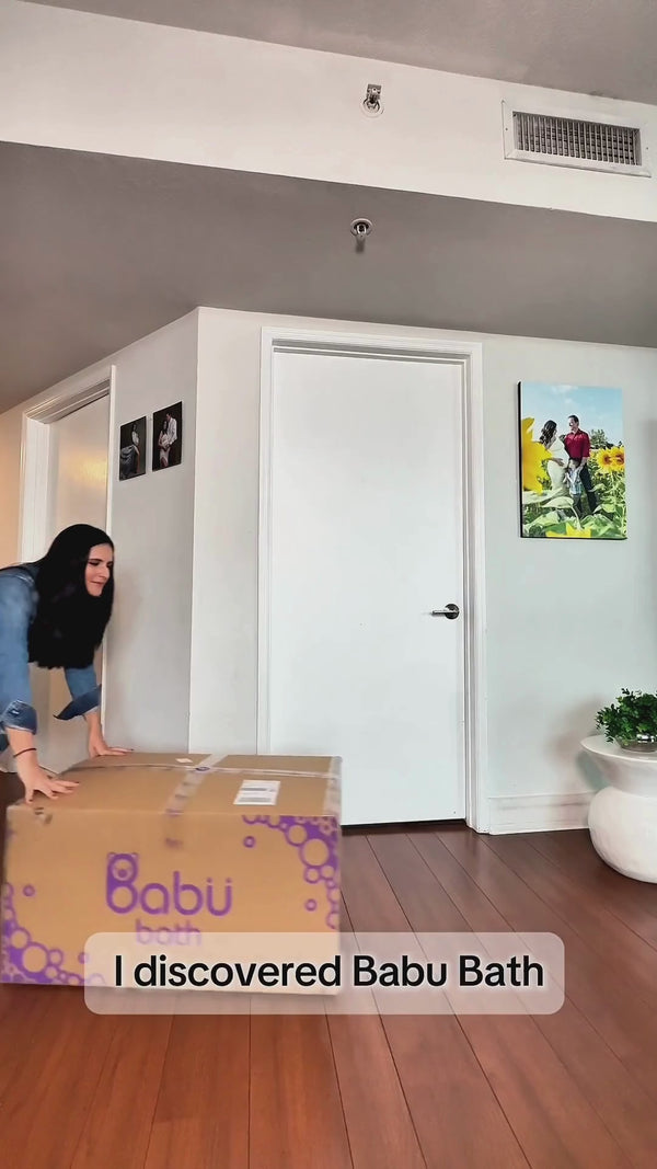 Video of mom discovering and explaining Babu Bath standing baby tub.